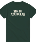 Mörkgrön t-shirt med satirisk illustration i rak typografi