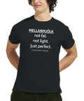 Mellanmjölk not fat not light just perfect" text på svart t-shirt.