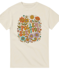 Färgglatt retro blommönster med texten Pollen Survivor på en naturvit t-shirt