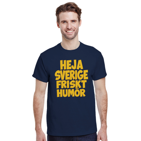 Heja Sverige friskt humör t-shirt i marinblått med gult, bubbligt texttryck.