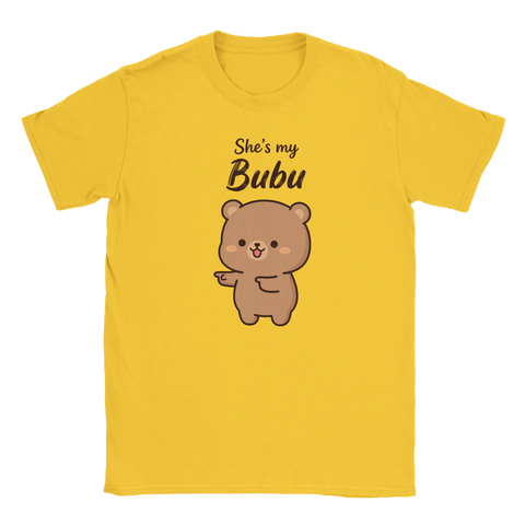 Charmigt tryck för par med en liten björn på en gul t-shirt