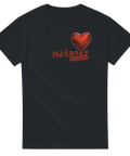 Politisk illustration med rött hjärta och texten Hjärtat till vänster på svart t-shirt