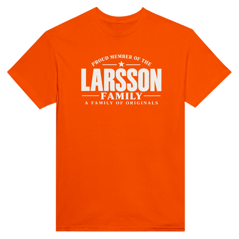 Orange t-shirt med texten Larsson – A Family of Originals