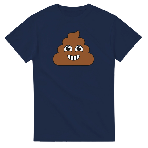 Glatt bajsemoji med vita tänder på mörkblå t-shirt.