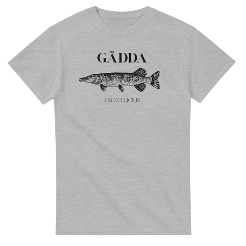 Svart gäddtryck med latinskt namn på en ljusgrå melerad t-shirt