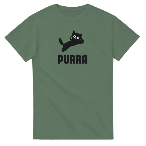 Svart tecknad katt med stora ögon och text "PURRA" på grön t-shirt.