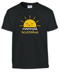 Svart t-shirt med ett gult solmotiv och lekfull typografi