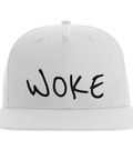 Vit snapback-keps med handskriven textdesign i kaxig stil