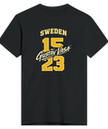Svart t-shirt med gult och vitt tryck föreställande Gustav Vasa