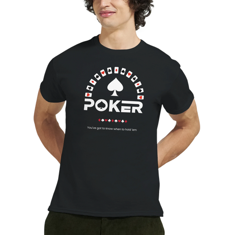 Poker t-shirt med spelkort i halvcirkel, spader ess, texten "POKER" och citatet "You've got to know when to hold 'em".