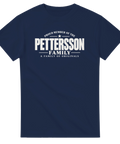 Marinblå t-shirt med texten Pettersson – A Family of Originals
