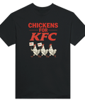 Satirisk "Chickens for KFC" text och tecknade kycklingar på svart t-shirt.