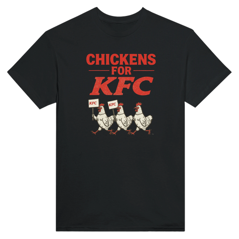 Satirisk "Chickens for KFC" text och tecknade kycklingar på svart t-shirt.