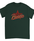 Mörkgrön t-shirt med grafiskt motiv av en klassisk röd stjärna och texten Proletär.