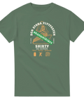 Militärgrön t-shirt med ironisk design inspirerad av klassiska Finlandsfärjor