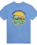 Vintage illustration av campingliv och solnedgång på blå t-shirt