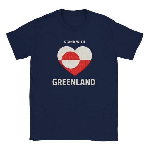 Marinblå t-shirt med hjärtformad grönländsk flagga och texten Stand with Greenland