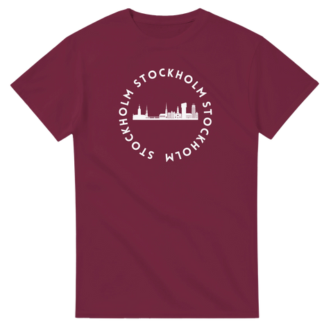 Vinröd t-shirt med cirkulärt motiv av Stockholms kända byggnader