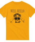 Vintage illustration av kvinna med kikare och text "WELL HELLO" på senapsgul t-shirt.