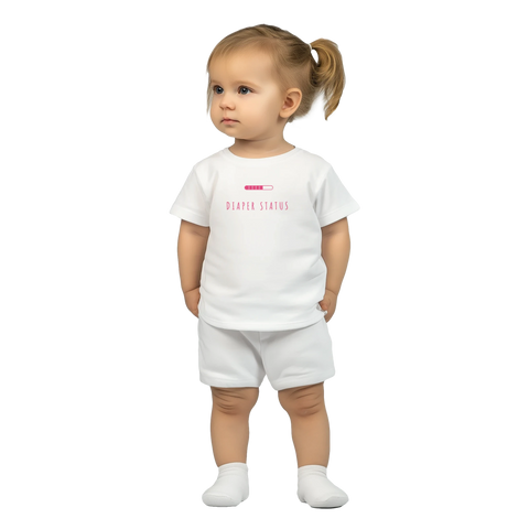 Diaper Status laddningsikon i rosa på vit baby t-shirt.