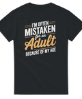 Rolig t-shirt med texten “I’m Often Mistaken for an Adult Because of My Age” i snygg, lekfull typografi.