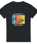 Humoristisk retro t-shirt med texten Gammal? Vintage! och en klassisk bil i färgglad vintage-stil, perfekt för bilälskare med självdistans