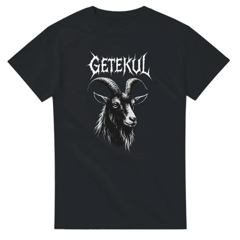 Svart t-shirt med vit getillustration och texten GETEKUL i metalstil