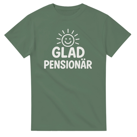 Grön t-shirt med texten "Glad Pensionär" och en sol med smiley