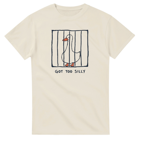 Got Too Silly t-shirt med tecknad gås bakom galler – ljus