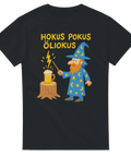Svart t-shirt med tecknad trollkarl som trollar fram öl och texten ”Hokus Pokus Öliokus”.