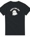 Svart t-shirt med söt spökillustration och vit text “Honey Boo Boo” – charmig halloween-tröja med gulligt motiv.