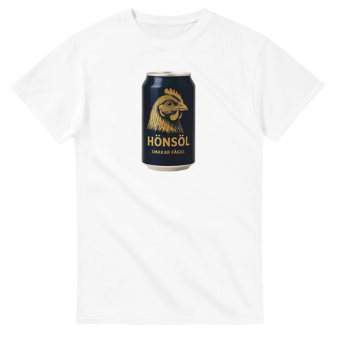 Vit t-shirt med mörk ölburk och tuppmotiv, text ”Hönsöl smakar fågel”.