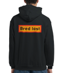 svart hoodie med ryggtryck och texten bred last