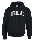 Svart hoodie med vit college-tryck “NORRLAND” – varm tröja för norrländsk stil.