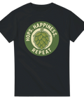 Svart t-shirt med vintageinspirerad design av en grön humlekotte och texten “Hops Happiness Repeat” – perfekt för ölälskare och bryggerifans