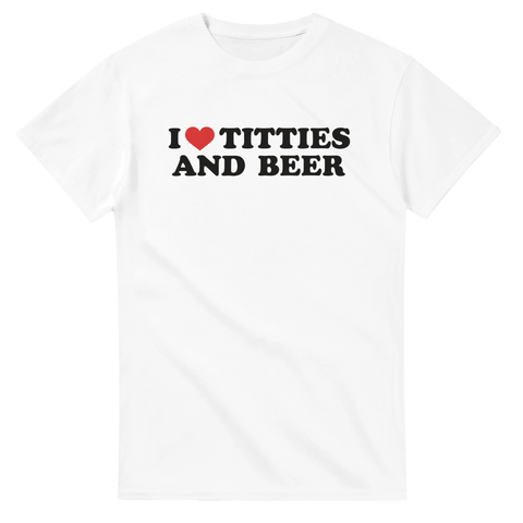 Vit t-shirt med svart text "I ♥ Titties and Beer", där hjärtat ersätter ordet "love" i klassisk I ♥-stil