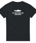 Svart t-shirt med vit text “I’d Rather Be Fishing” och fisk-siluett tryckt framtill