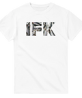 Vit t-shirt med texten IFK i mönster av fiskfjäll