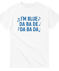 Vit t-shirt med blå text I’m Blue da ba de da ba daj