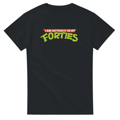 In My Forties t-shirt med färgglad retrotext som påminner om Turtles