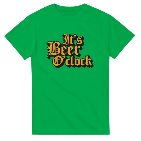 Grön t-shirt med svart/gul text i gotisk stil: “It’s Beer O’clock”.