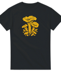 T-shirt med grafisk illustration av kantareller, perfekt för svampplockning och naturälskare som vill hylla skogens guld.