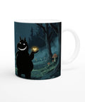 Keramisk mugg med illustrerad kärleksdemon i mörk skogsmiljö, 11 oz