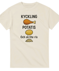Ljus t-shirt med tre matillustrationer: kycklingklubba, potatis och ris samt texten “Kyckling Potatis Och så lite ris” – humoristisk matdesign.