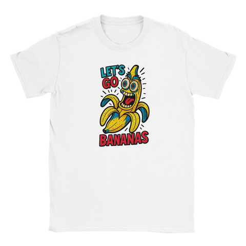Rolig t-shirt med tecknad glad banan och texten Let’s Go Bananas i färgglada retrofärger.