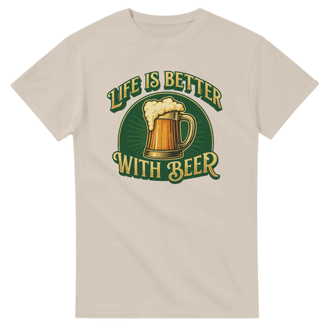 T-shirt med en ölsejdel och texten Life is better with beer. 