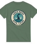 Grön t-shirt med rund logotyp som visar en dykande Nessie och texten “Loch Ness Dive Team – Est. 1933”