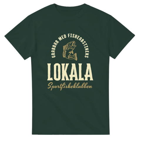 Grön t-shirt med tryck i vintage-stil: hoppande fisk och texten "Grabbar med fisherböstens lokala sportfiskeklubb".