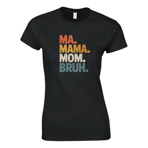 Svart t-shirt med texten “MA. MAMA. MOM. BRUH.” i retrofärgade bokstäver