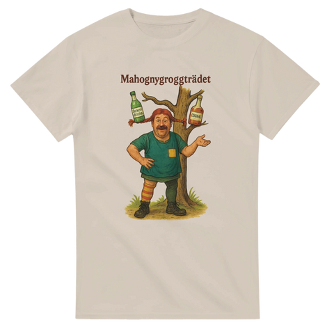 Beige t-shirt med tecknad man utklädd till pippi långstrump och träd med spritflaskor, texten ”Mahognygrogträdet”.